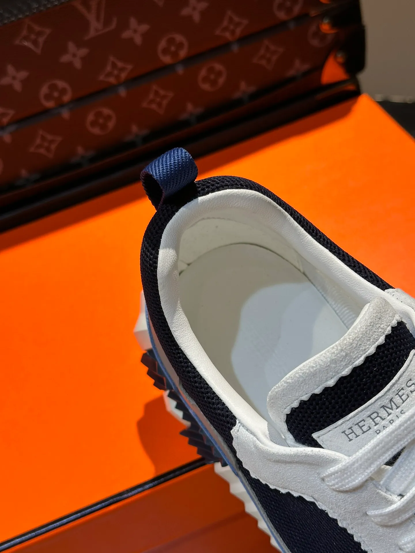 Men's shoes 💰p420 "hermes*" new men's casual sports shoes, the upper is made of cowhide leather and high-end mesh, imported materials, full of texture, the light sole is decorated with contrasting patterns, creating a versatile fashion style. Size: 38-44 (45.46 customized)